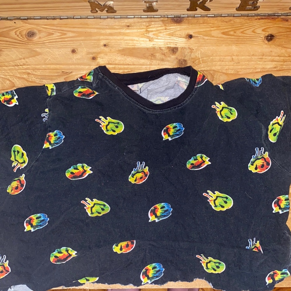 smiley face cropped tee really good shape only worn twice